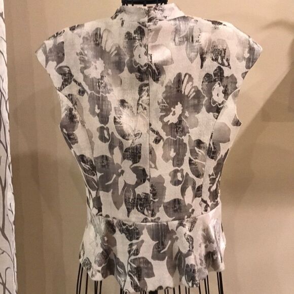 WORTH Grey & Silver Floral Print Sleeveless Top 8 - Picture 8 of 8